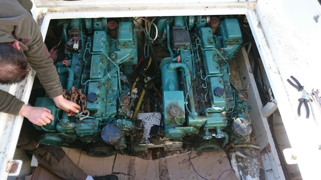 Avant restauration moteur Chantier Naval Portbail Nautique